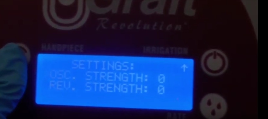 If the Dr.UGraft punch cannot rotate well, the rotational strength settings (i.e. torque) will need to be adjusted. The display monitor will show parameters, such as what is depicted here. 